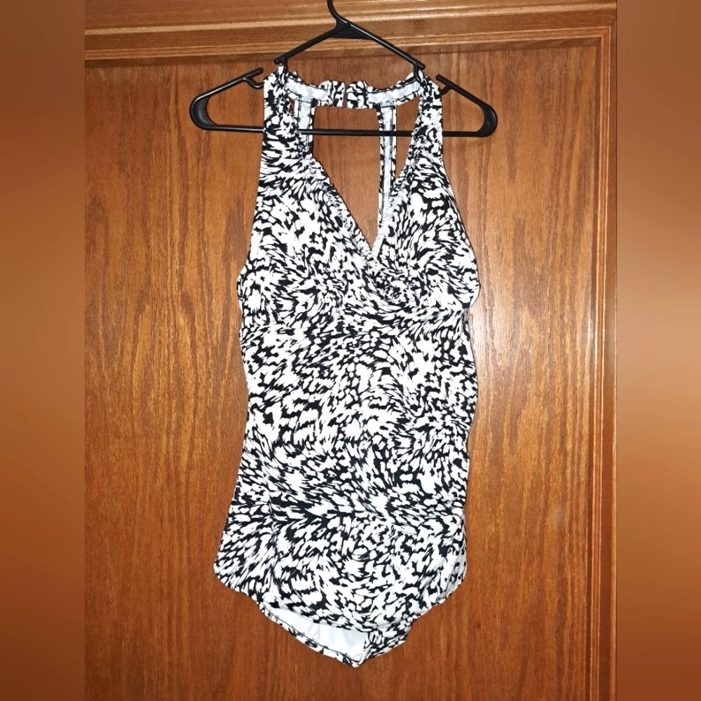 Women's swim suit